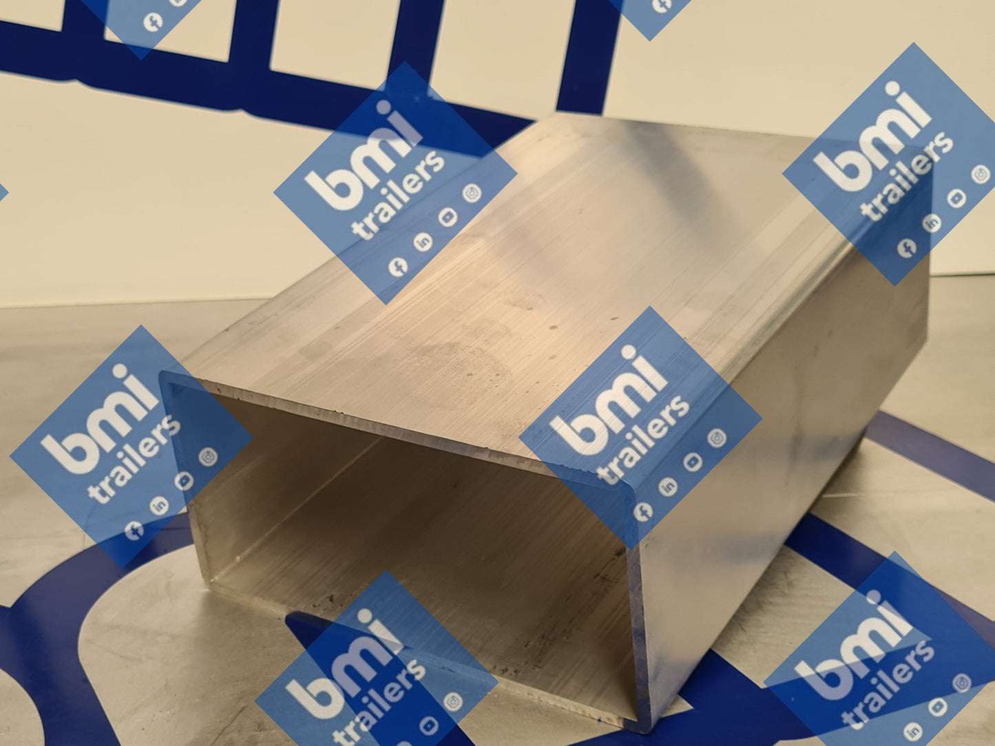 RM 5013 ----- 200 x 100 x 5.0 ALUMINIUM RHS (GRADE 6082 T6) 13.5m