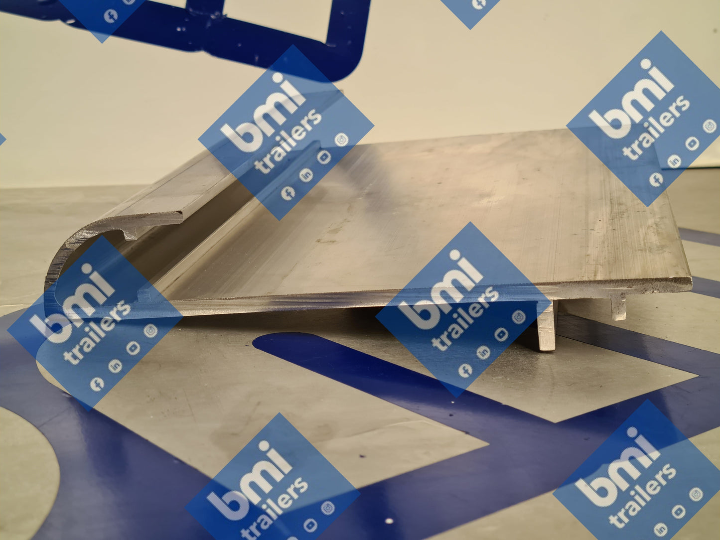 RM 5040 ----- BOTTOM RAILS ( RAVE ) 13.1