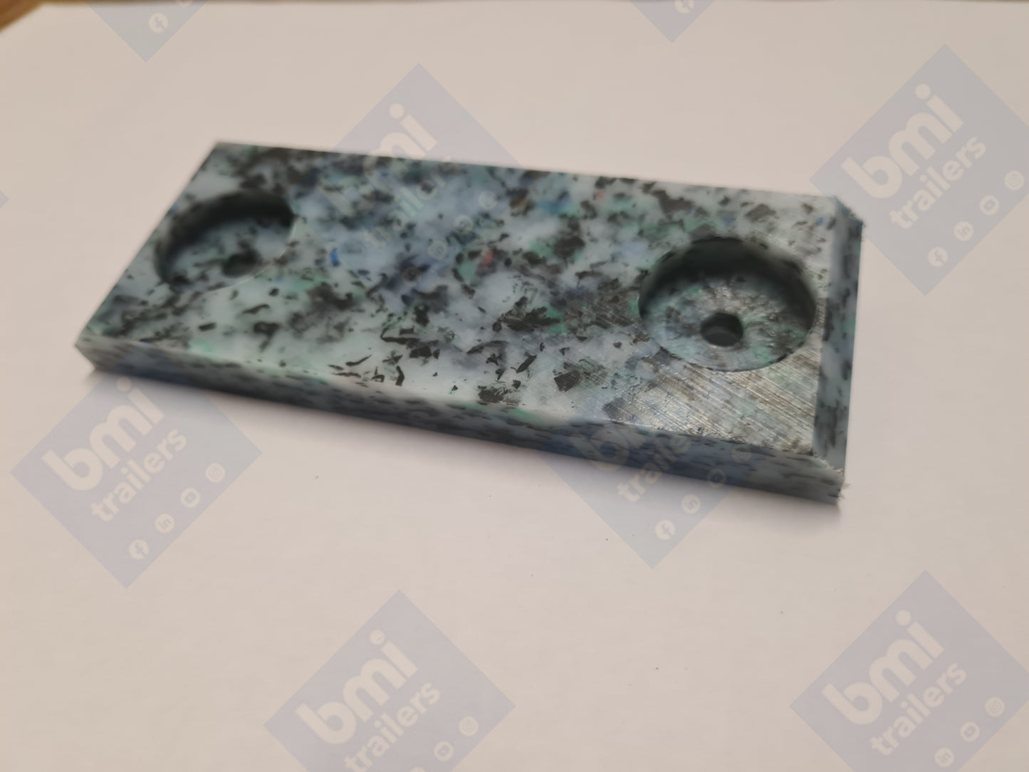 SP 7289 ----- PLASTIC SUPPORT PLATE ON MOVING CROSS MEMBER SOLID FOR L SHAPE FLOOR (4107040)