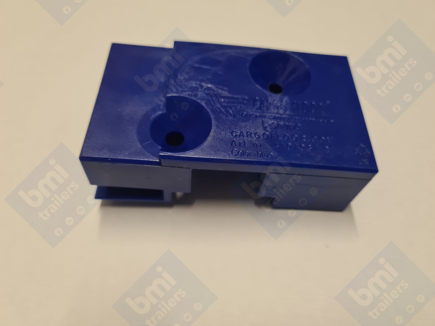 SP 7292 ----- SOLID BLUE PLASTIC GUIDANCE BLOCK FOR MOUNTING OVER TUBE FOR L SHAPE FLOOR (4107037.01)