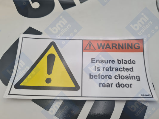 DC 0083 ----- Make sure blade is fully retracted (180w x 100h x 3c) Decal