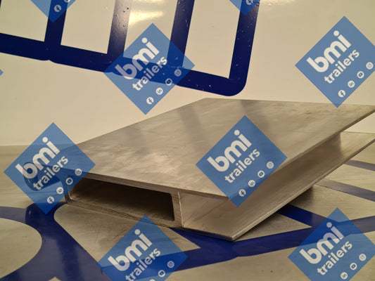 RM 5047 ----- BACK POST (FL 26481) 7.3m