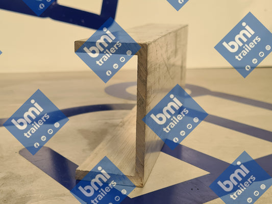 RM 5053 ----- 4"x2"x1/4"x5/16" CHANNEL PRE DRILLED 2.456m