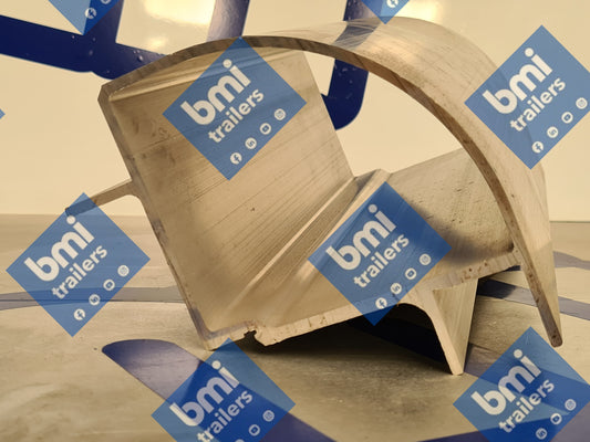 RM 5168 ----- RADIUSED CORNER POST EXTRUSION (NEW STYLE)